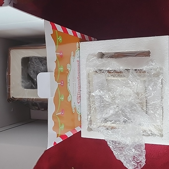 NIB.2015 Scentsy Limited Edition Ginger Bread House. Scentsy Warmer and Ornament - Picture 9 of 13